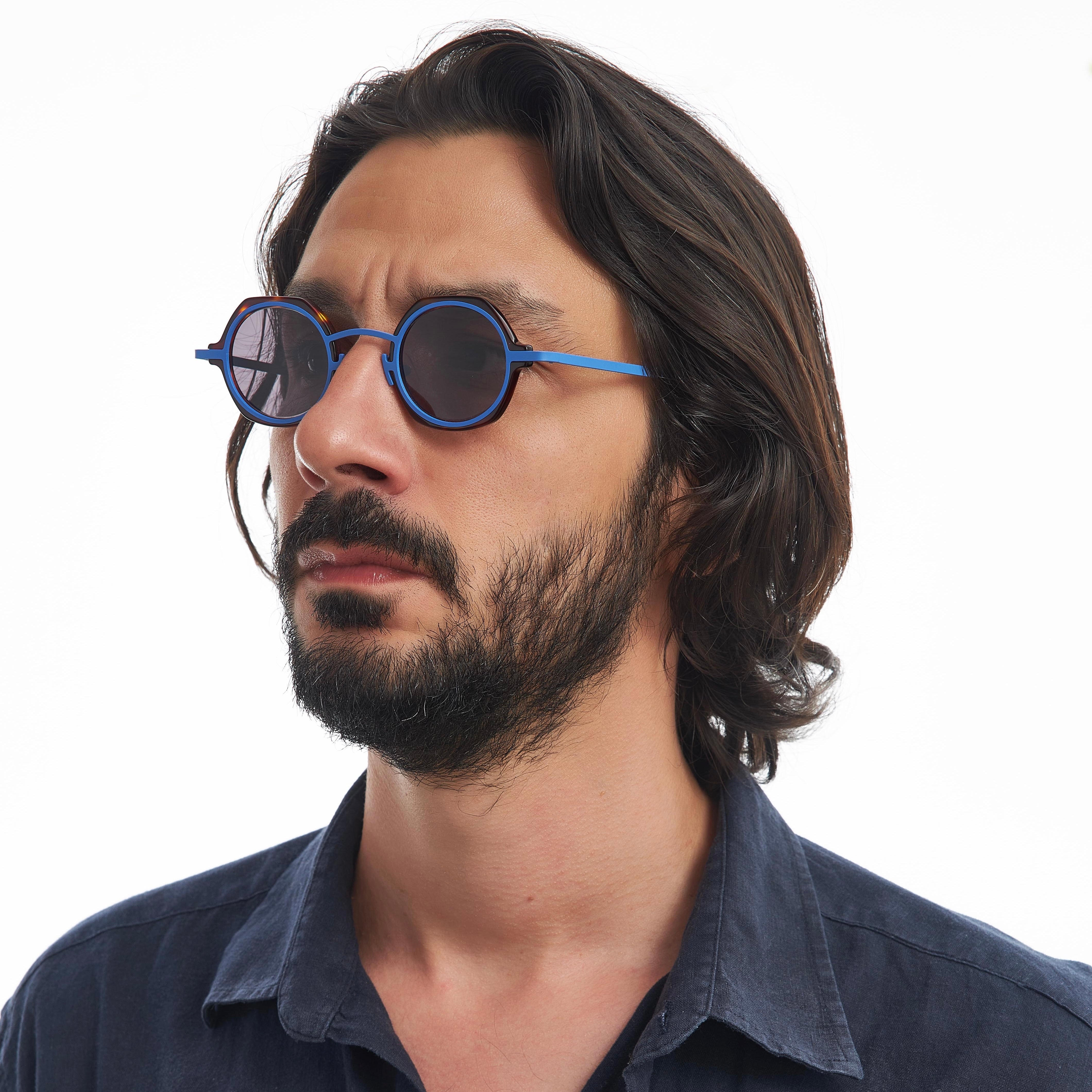 BOLD BLUE STRIPE TORTISE BLACK SUNGLASSES