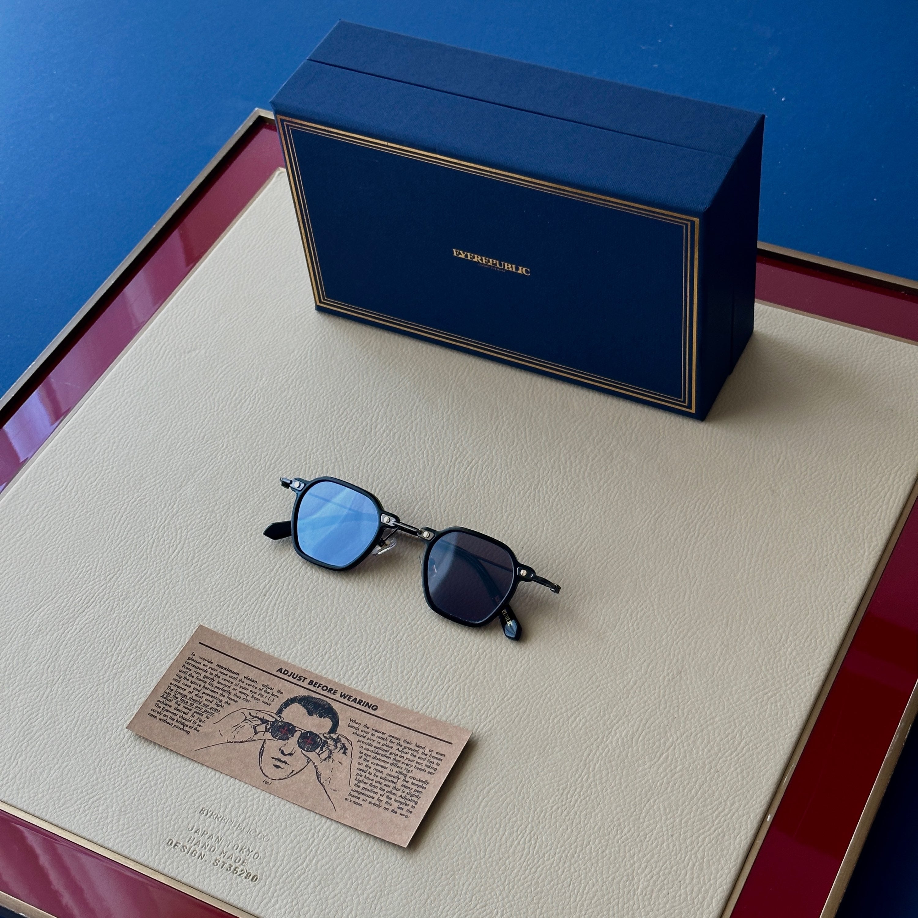 TOKYO - SILVER MIRROR  FLAT -    BLACK   FRAME SUNGLASSES        Kopyası